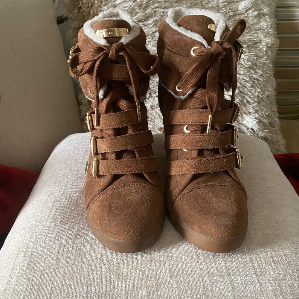 Micheal Kors Bootie Tan suede 9 1/2